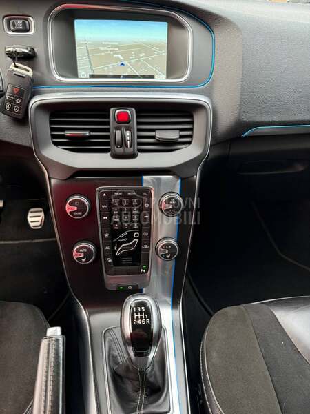Volvo V40 2.0 //R DESIGN//