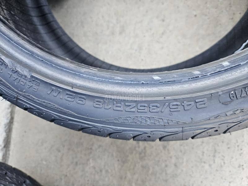 Syron 245/35 R18 Letnja