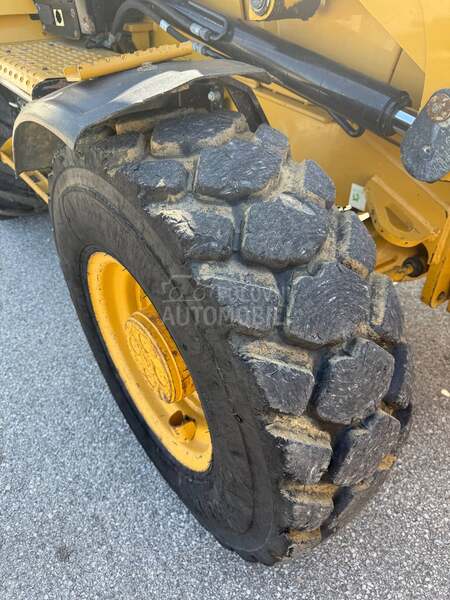 CAT 428F2