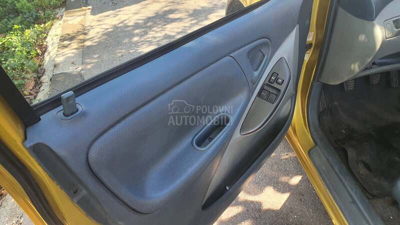 Toyota Yaris 1.0 vvti