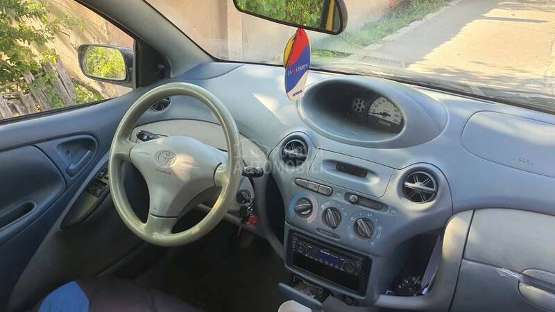 Toyota Yaris 1.0 vvti