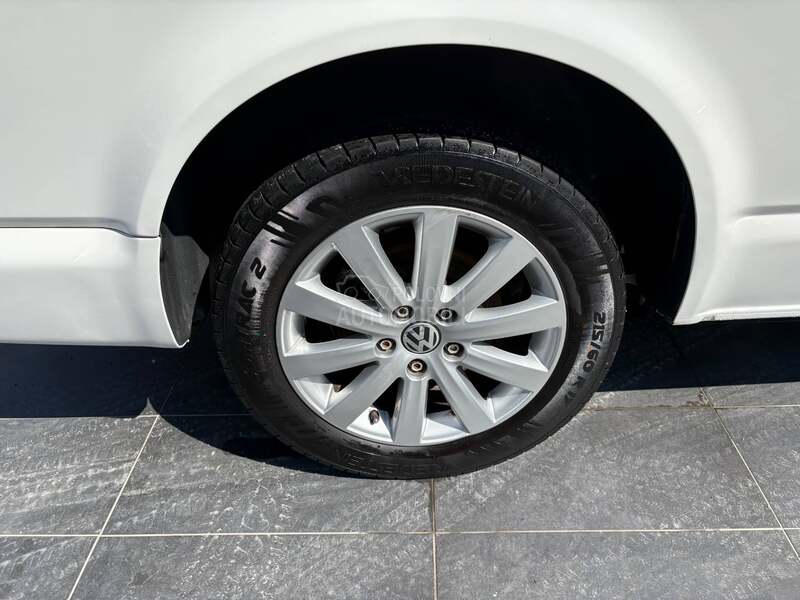 Volkswagen Transporter T5 2.0TDi Caravelle DSG 4Mot