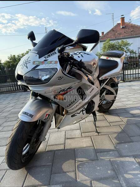 Yamaha R6