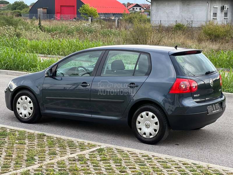 Volkswagen Golf 5 1.6 b SWlSS