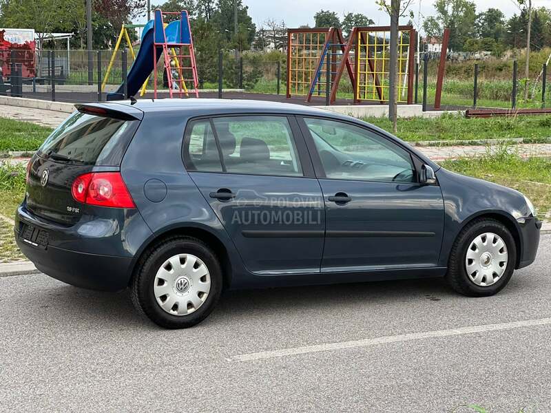 Volkswagen Golf 5 1.6 b SWlSS