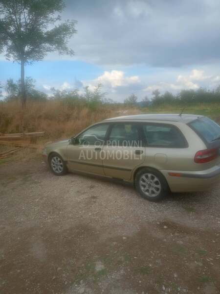 Volvo V40 