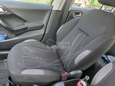 Sedista za Peugeot 208