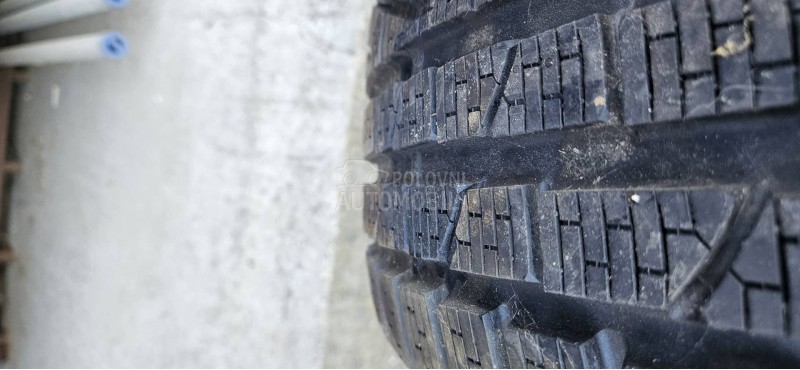 Pirelli 215/45 R18 Zimska