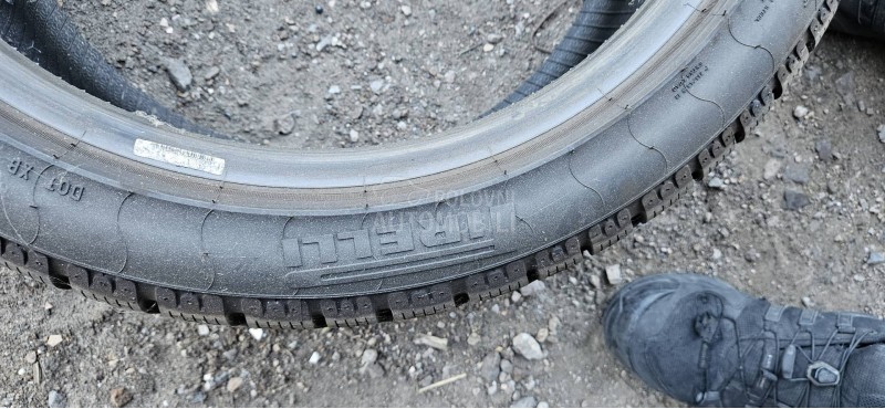 Pirelli 215/45 R18 Zimska