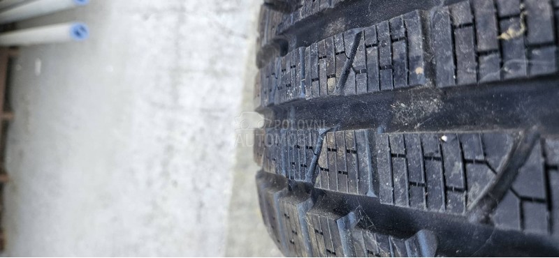 Pirelli 215/45 R18 Zimska