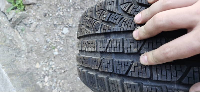Pirelli 215/45 R18 Zimska