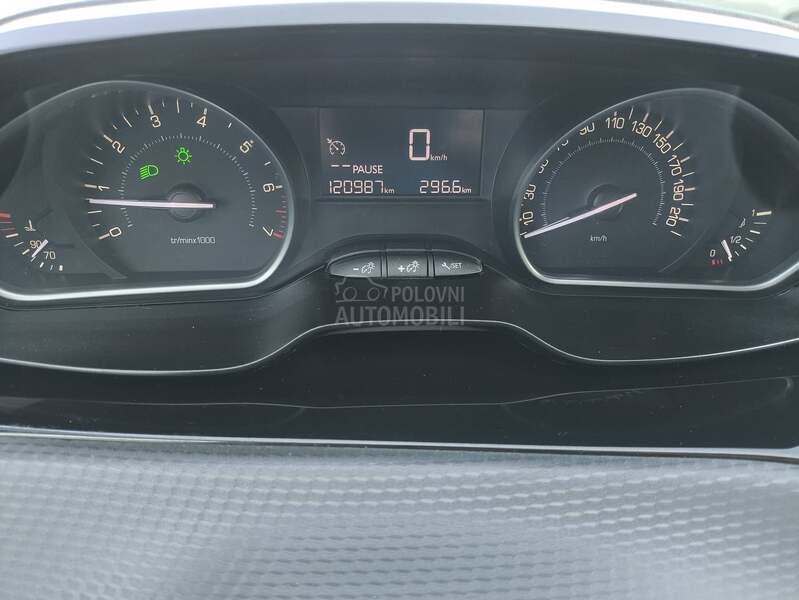 Peugeot 2008 1.2Veliki ser. N.O.V