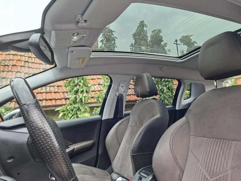 Peugeot 2008 1.6hdi Feline Titane