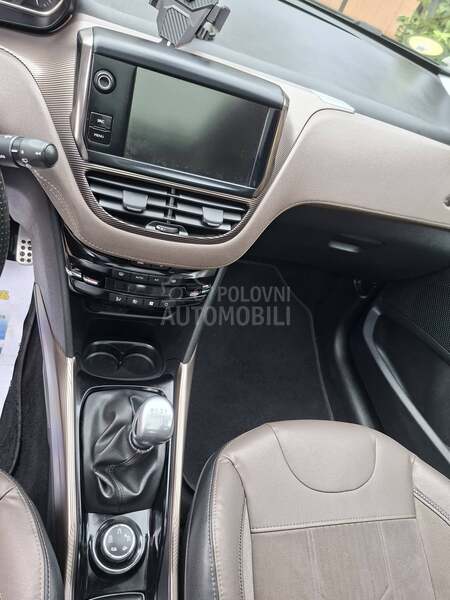 Peugeot 2008 1.6hdi Feline Titane