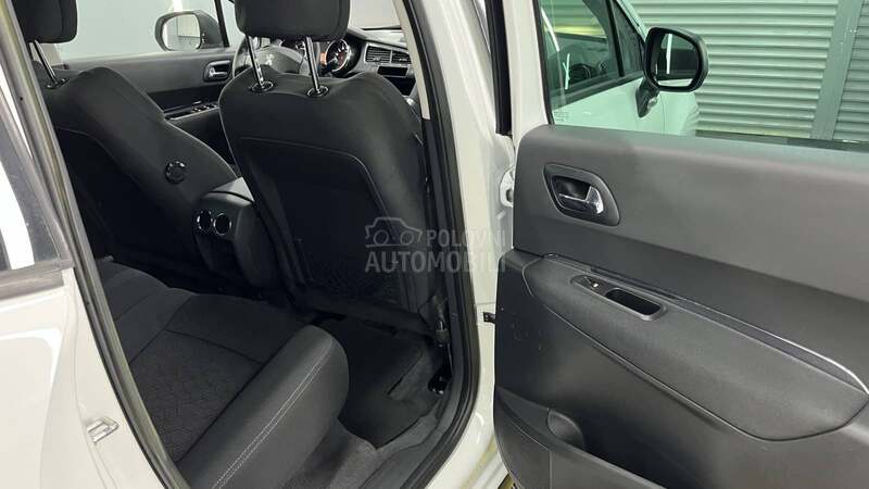 Peugeot 3008 1.6hdi NAV I