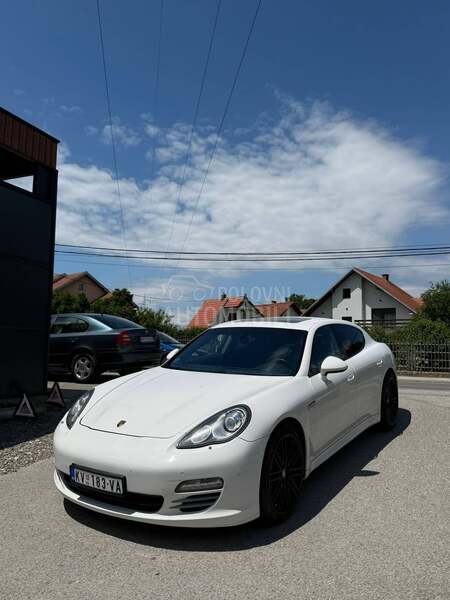 Porsche Panamera 4s