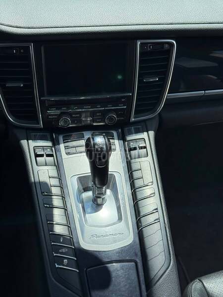 Porsche Panamera 4s