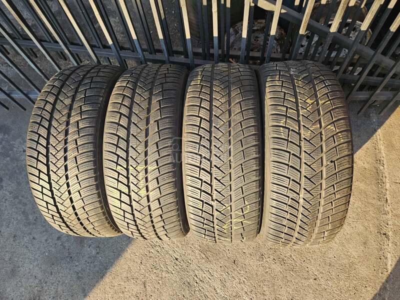 Vredestein 215/50 R17 Sve sezone