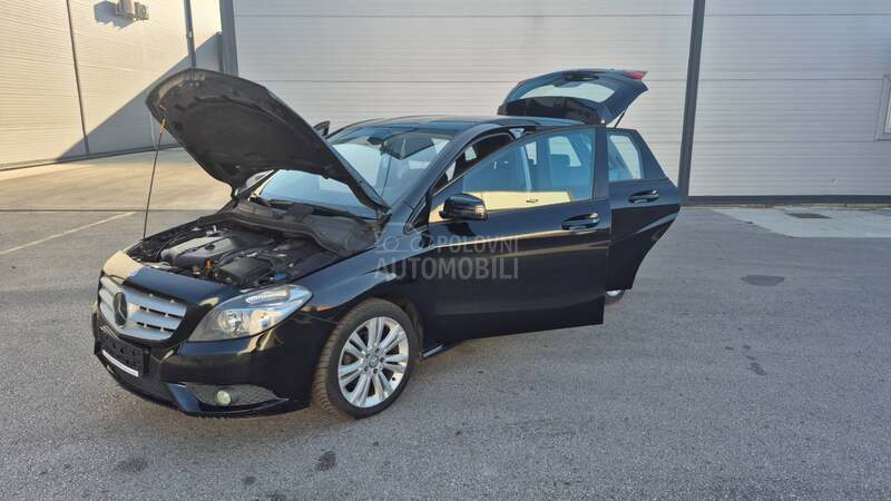 Mercedes Benz B 180 