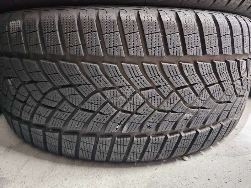 Goodyear 245/35 R21 Zimska