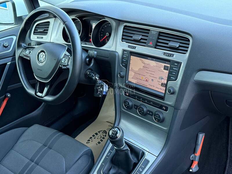 Volkswagen Golf 7 1.6TDI BLUEMOTION