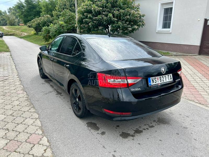 Škoda Superb 
