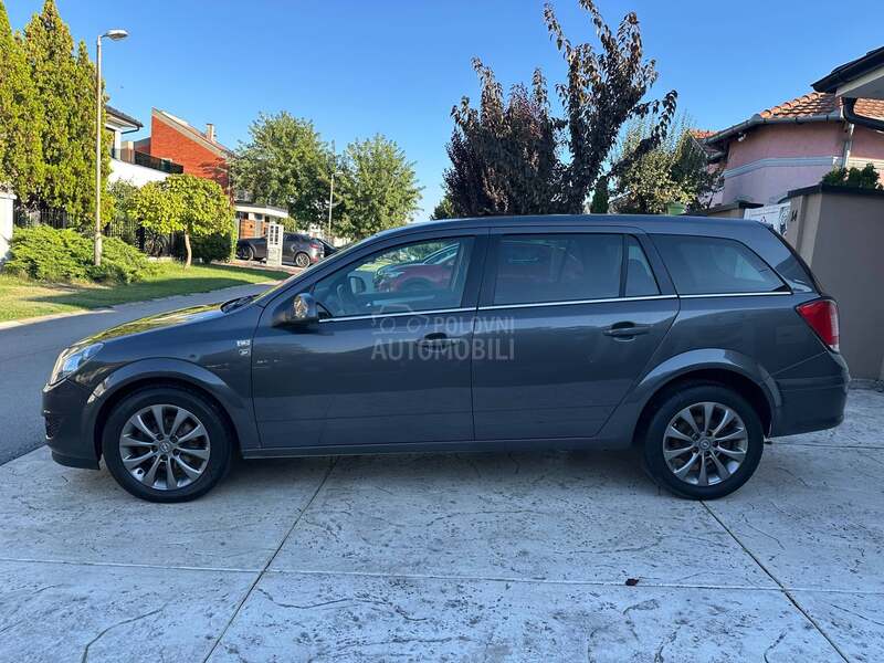 Opel Astra H 1.7CDTI 111 YEARS
