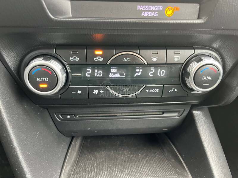 Mazda 3 2.0 Švajcarac REVO
