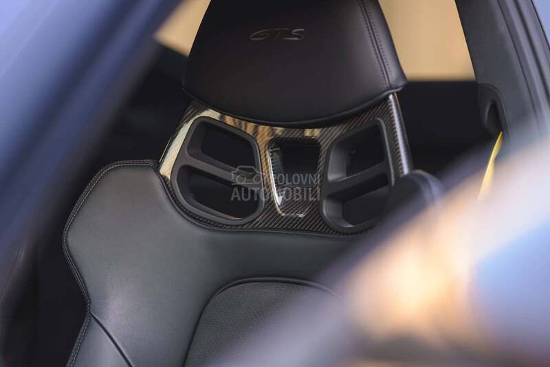 Porsche 911 992 Carrera 4 GTS