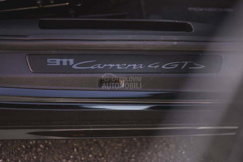 Porsche 911 992 Carrera 4 GTS