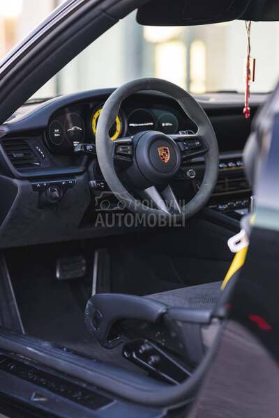 Porsche 911 992 Carrera 4 GTS