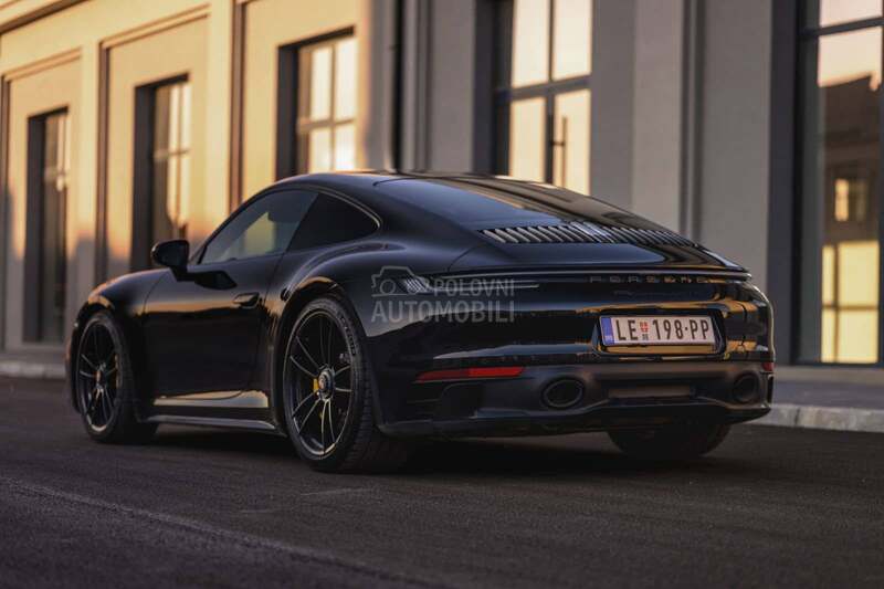Porsche 911 992 Carrera 4 GTS