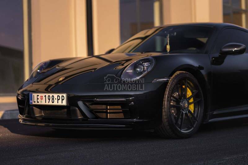 Porsche 911 992 Carrera 4 GTS