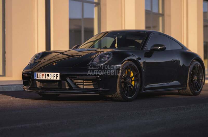 Porsche 911 992 Carrera 4 GTS