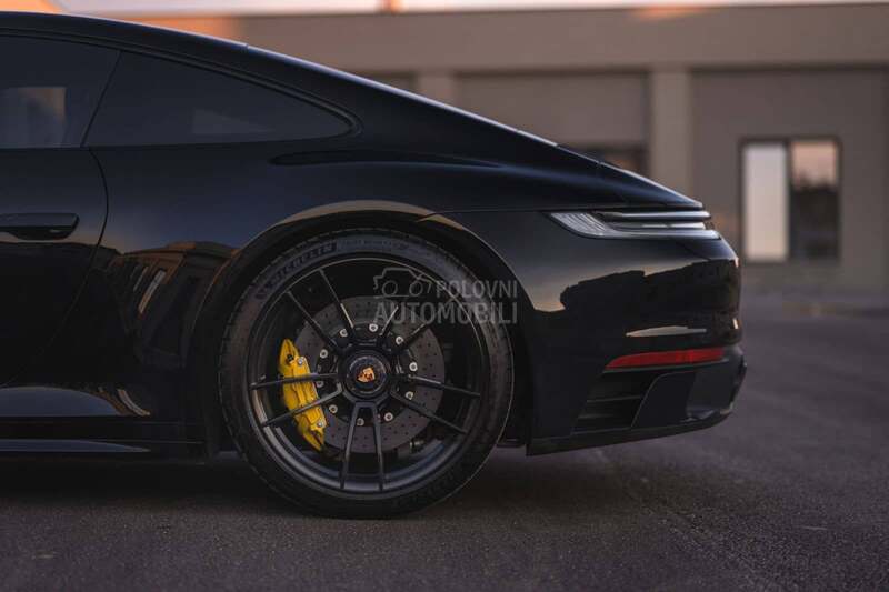 Porsche 911 992 Carrera 4 GTS