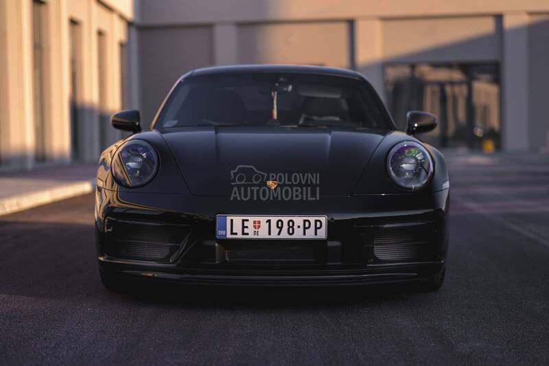Porsche 911 992 Carrera 4 GTS