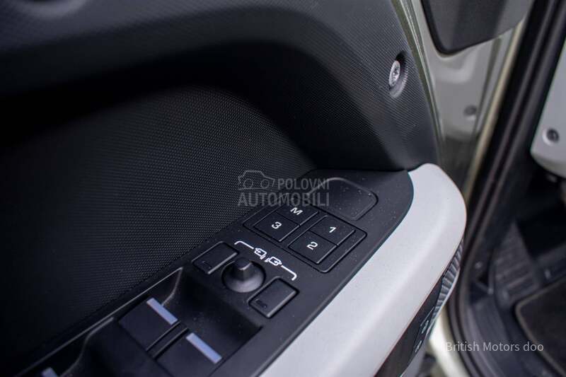 Land Rover Defender SE D250