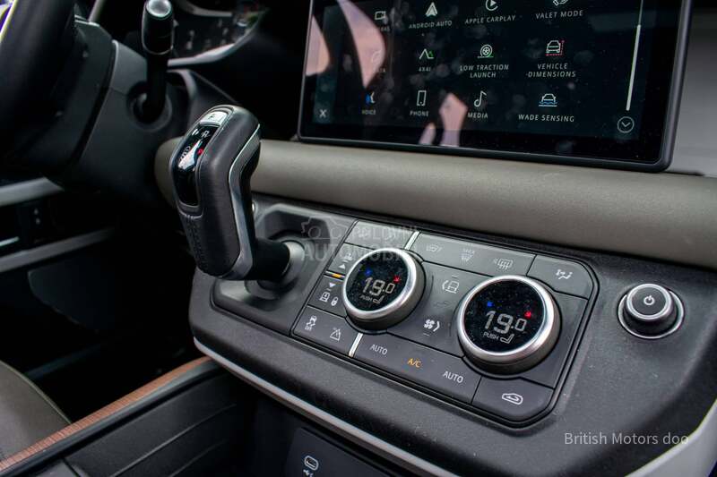 Land Rover Defender SE D250