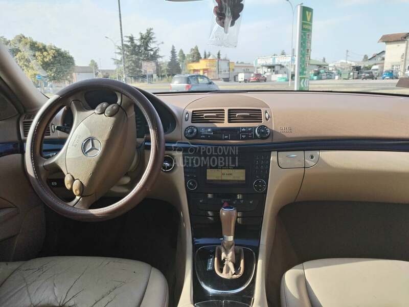 Mercedes Benz E 200 