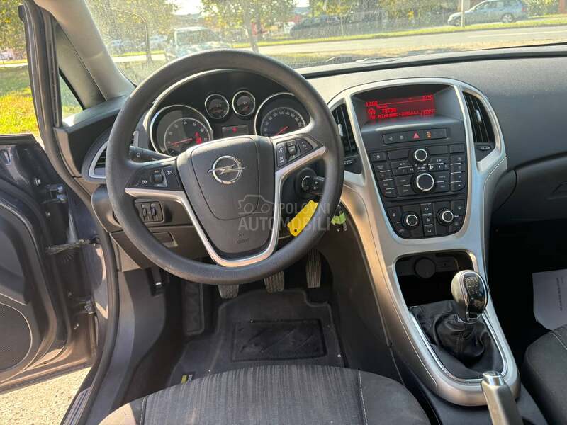Opel Astra J 1.4 B e n z i n