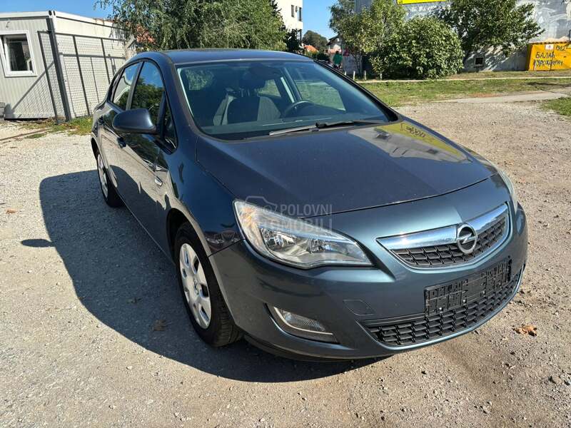 Opel Astra J 1.4 B e n z i n