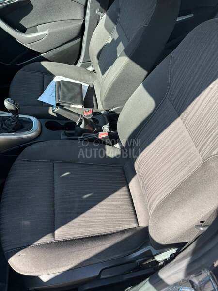 Opel Astra J 1.4 B e n z i n