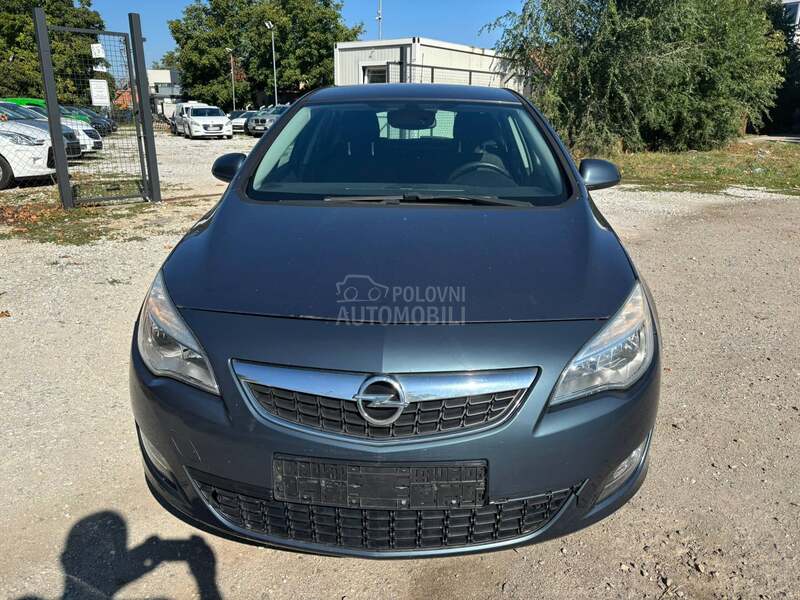 Opel Astra J 1.4 B e n z i n