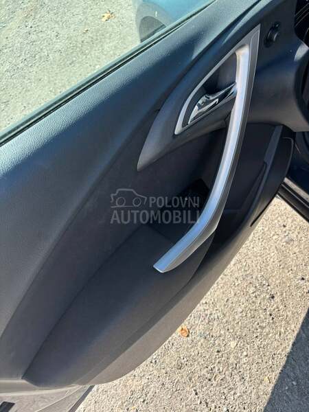 Opel Astra J 1.4 B e n z i n