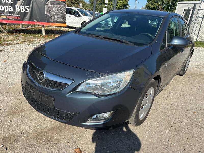 Opel Astra J 1.4 B e n z i n
