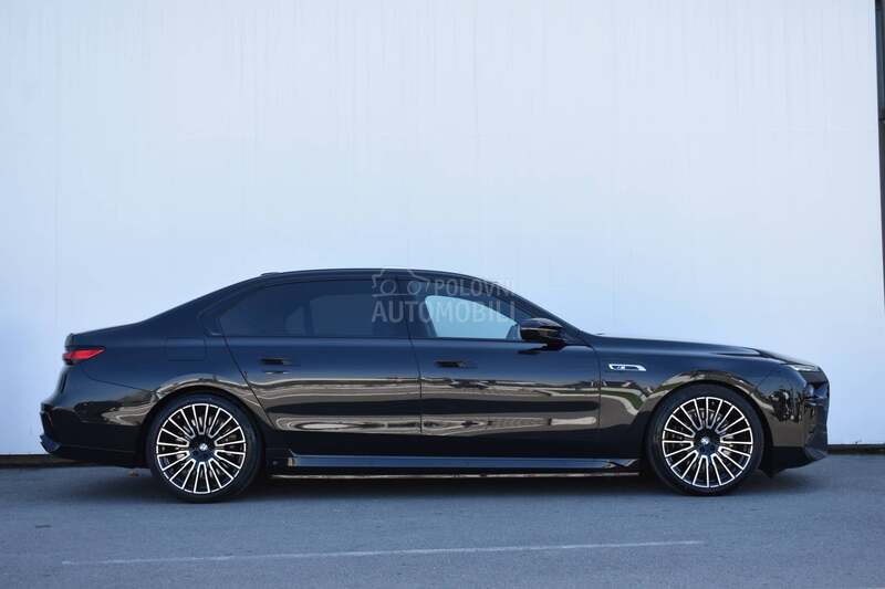 BMW M760e xDrive