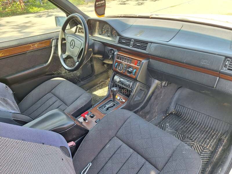 Mercedes Benz E 124 2,5