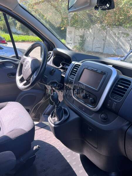 Opel Vivaro Putnički Navi 8 sed.