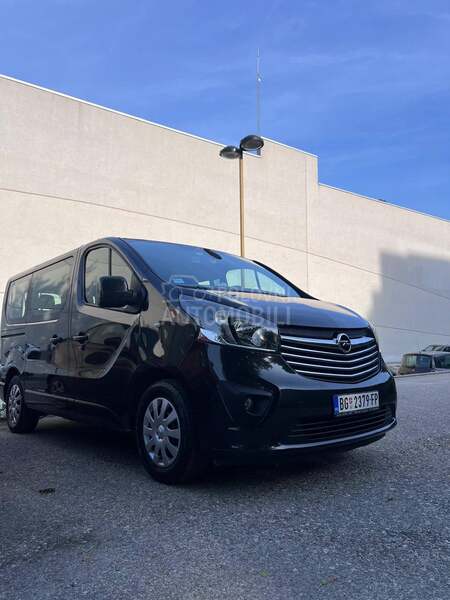 Opel Vivaro Putnički Navi 8 sed.