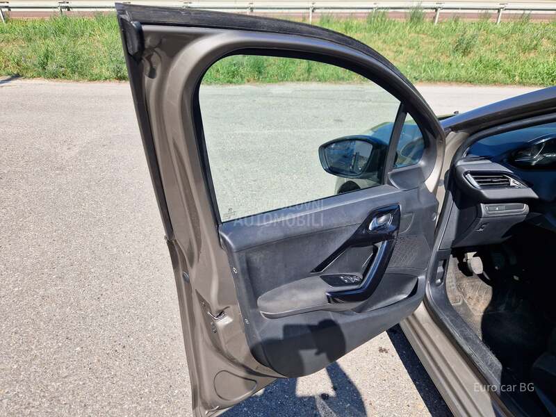 Peugeot 208 A K C I J A 130HKN